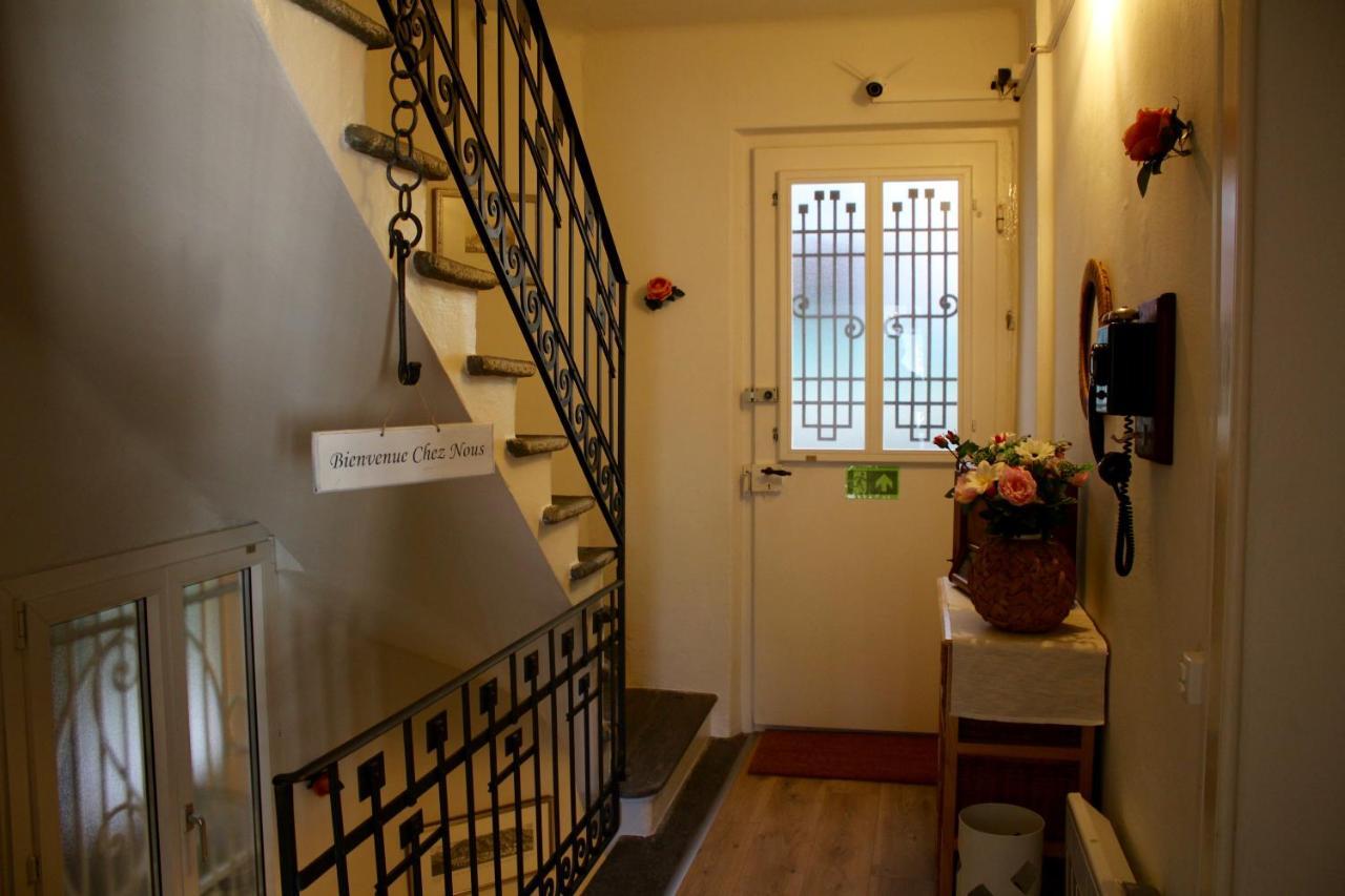 1912 - - Old Town Apartment