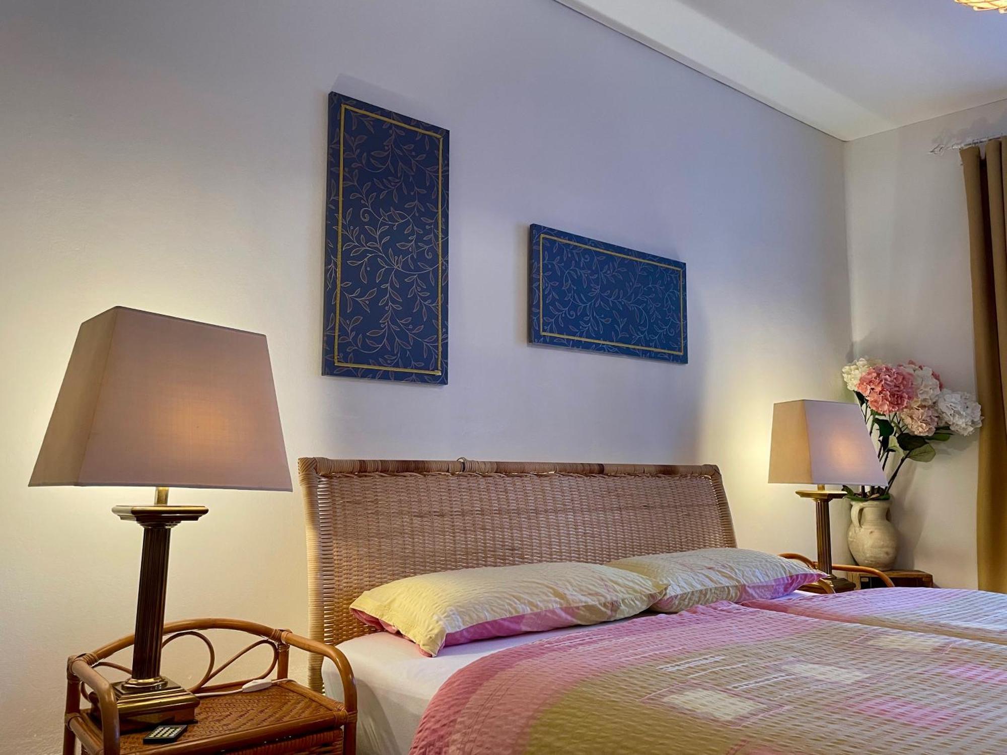 1912 - - Old Town Apartment